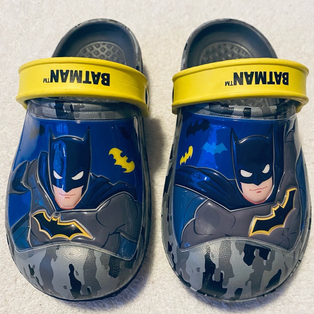 Brand New BATMAN sandals By DC COMICS - Size Little boy 3-4 - box 24